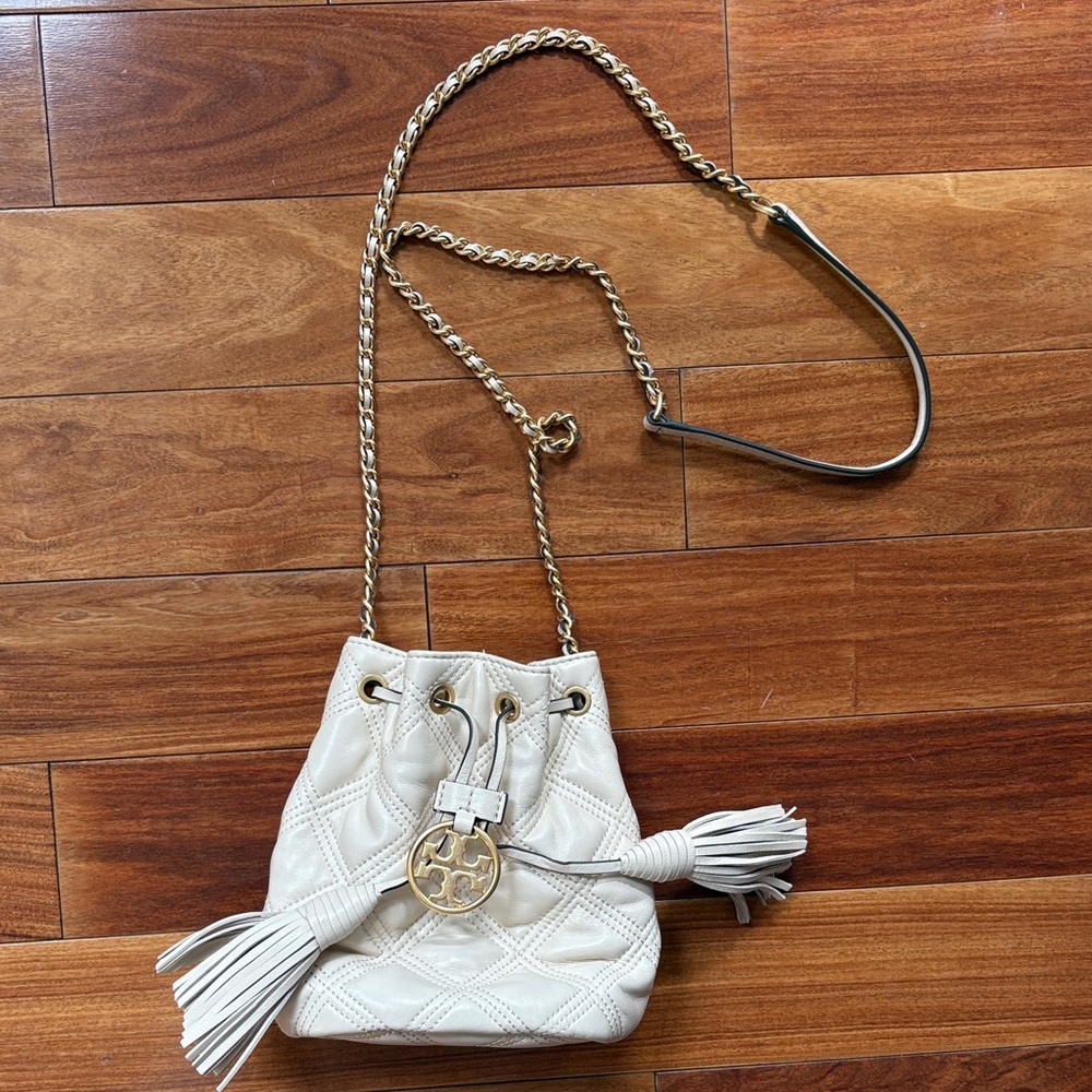 NWOT Tory Burch cream bucket bag